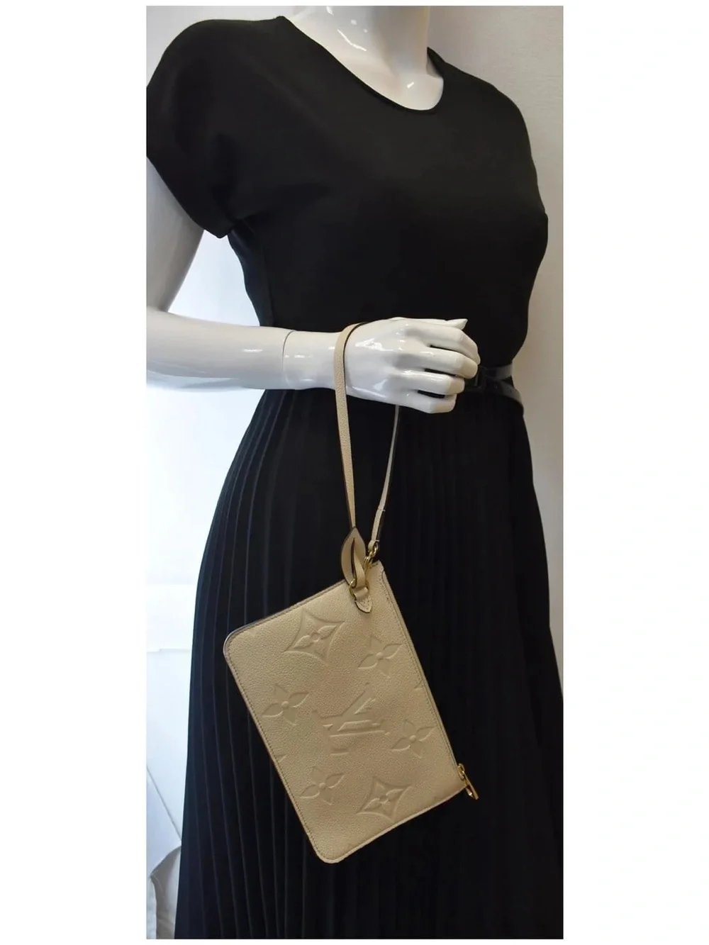 Authentic Louis Vuitton Neverfull GM Empreinte cream monogram pouch wristlet